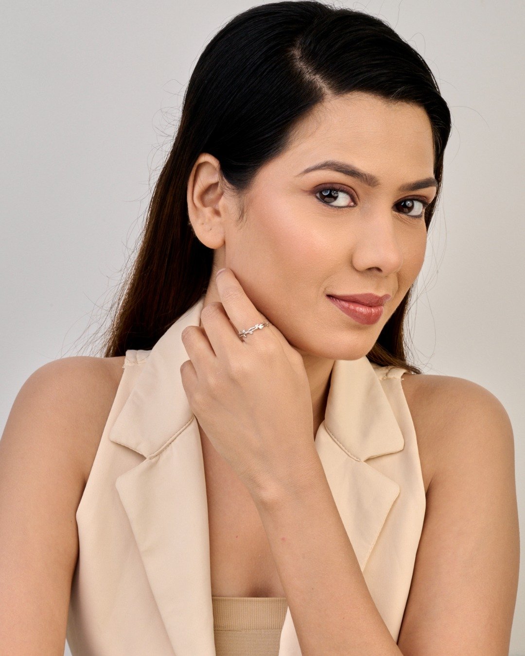 Minimal Vine Leaf Adjustable Ring – 925 Sterling Silver — view 3