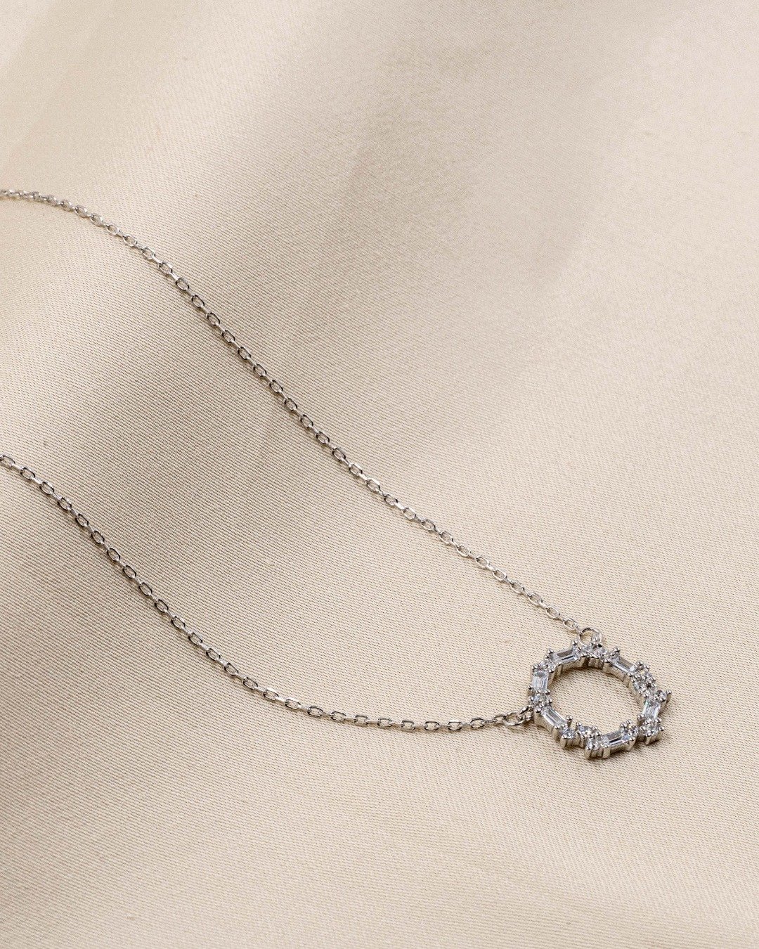 Sparkling Circle Halo Pendant Necklace – 925 Sterling Silver — view 4